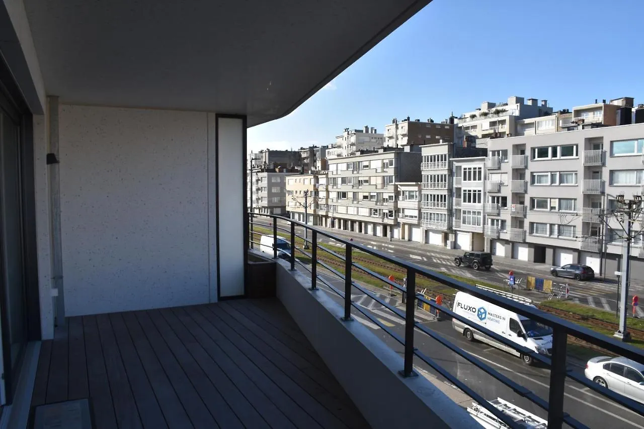 Lichtrijk 2-slaapkamerappartement met zeezicht en gratis parking Oostende Appartement